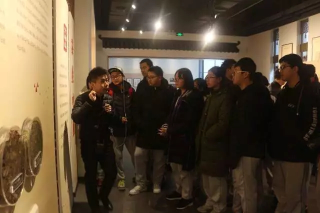 640.webp (2) 640.webp (2)